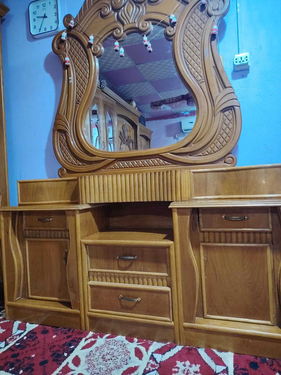 غرفه للبيع صاج عراقي نجاره شغل قوي مع دوشك نفرين ب٨٥٠ المكان الموفقيه شارع الدنك ***********
