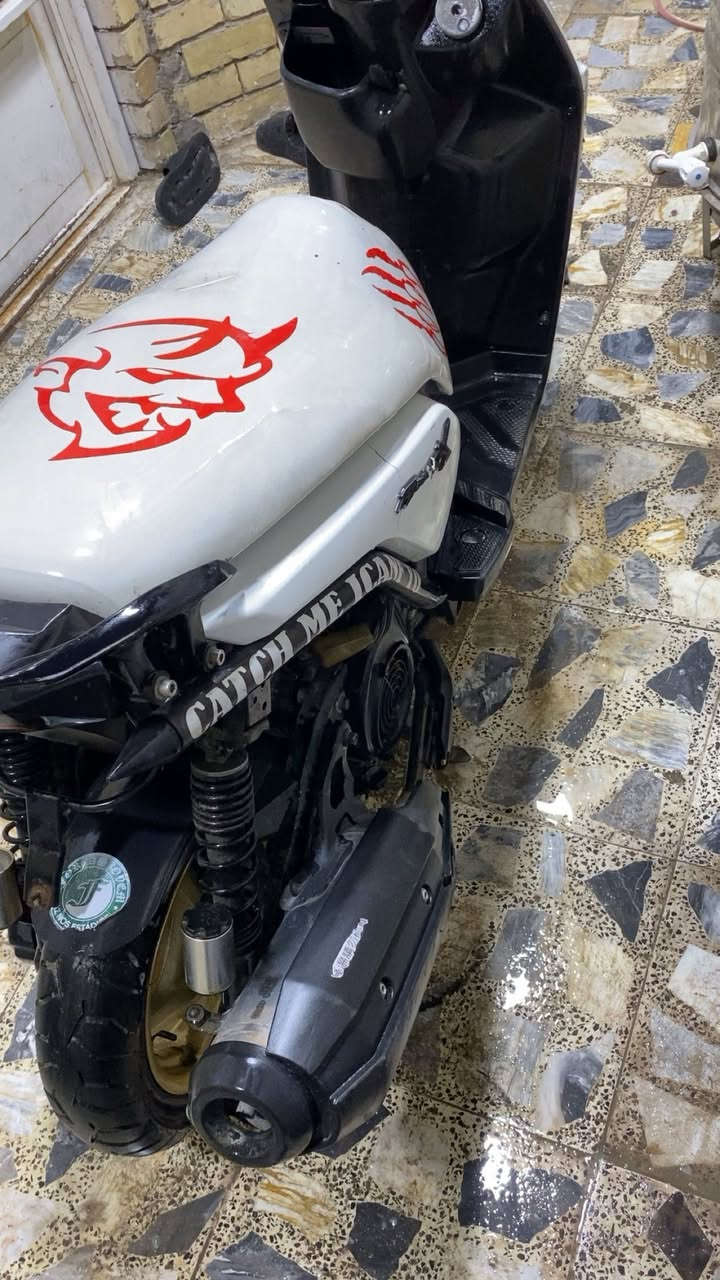 سلام عليكم دراجه سكنس جبلي الدراجه خير من الله الدراجه عليها تززويد بيها سبايدر وبكلايت وكلجات ستان يدات بريك لايت منضومه زنون عالي ناصي شلعه ومعدل هجم سعر الدراجه 950 وبيها مجال  مكان الدراجه بغداد حي النصر للأستفسار رقم التلفون ***********
