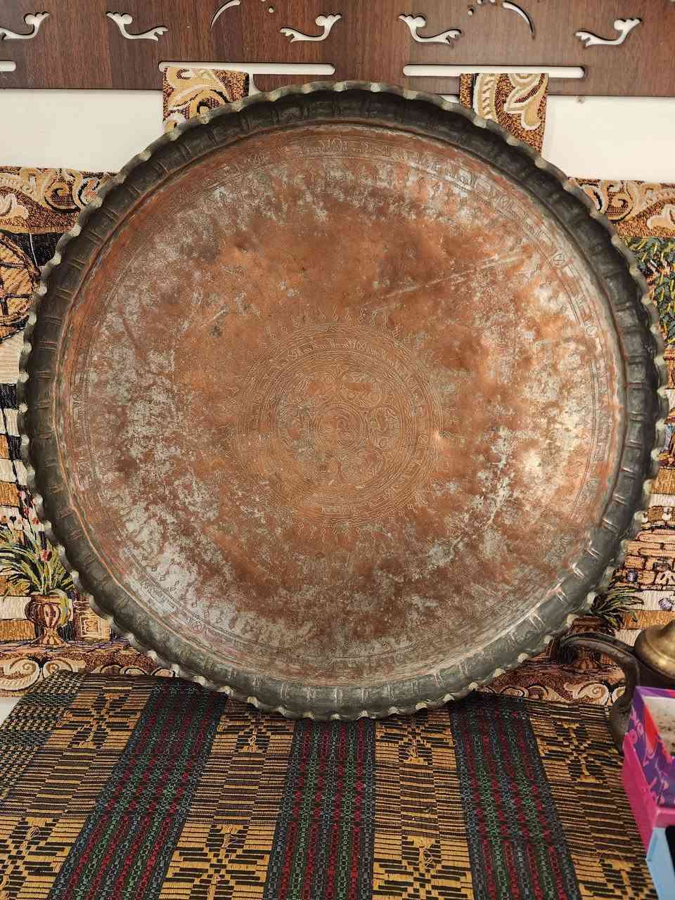 صينيه بغداديه نحاس احمر مختومه بالظهر القياس 64 سنتم وزن ثقيل السعر النهائي 125 الف يوجد توصيل ***********
