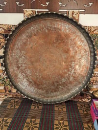 صينيه بغداديه نحاس احمر مختومه بالظهر القياس 64 سنتم وزن ثقيل السعر ال...