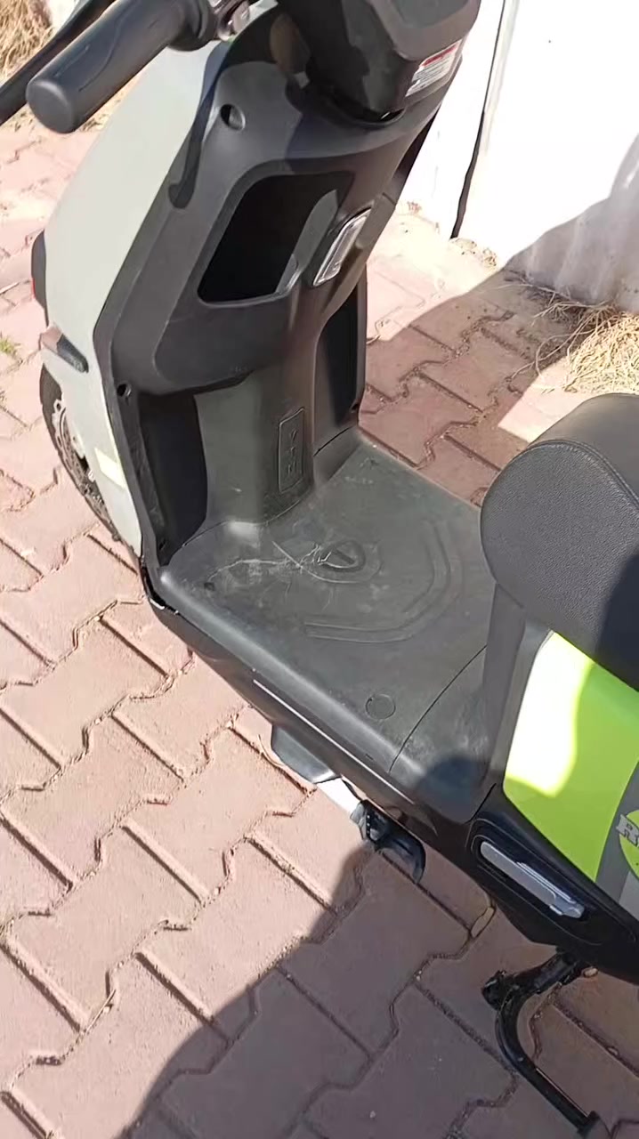 السلام عليكم اخوان ريان ام عيون للبيع موديل 25 دراجه إستعمال قليل جدا ونظيفه جدا سويجين بصمه كامله ومبدأ بيها اي شي عده الشخط والفطر باب البيت ابن أخويه طخها وصل الشراء موجود سعرها 700وبيها مجال مكاني بغداد قرب كراج العلاوي اي استفسار ***********وتساب متواجد وغير متواجد على فيس أو الماسنجر مكلف للنشر
