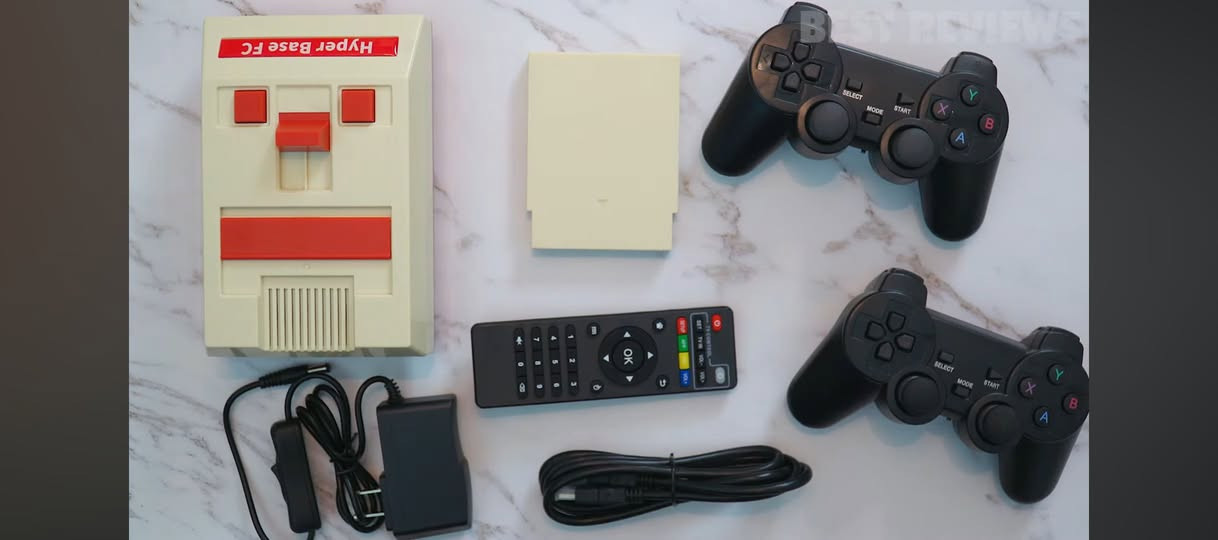 جهاز الألعاب العملاق Hyper Base FC - أكثر من 53,000 لعبة بجهاز واحد! 🎮✨
الوصف:
لعشاق ألعاب الزمن الجميل والجيل الذهبي، متوفر الآن جهاز Hyper Base FC بنسخته المتكاملة والأقوى. الجهاز بحالة جديدة تماماً (بكارتونه) ومع كامل ملحقاته الأصلية.
​أهم المواصفات والمميزات:
​✅ الهارد العملاق: يجي وياه هارد خارجي سعة 500 كيكا (مو بس رام عادي) محمل مسبقاً بـ 53,000 لعبة.
✅ تنوع الأجهزة: يشغل ألعاب (PlayStation 1, PSP, Nintendo 64, Dreamcast, GameCube) بالإضافة لكل ألعاب الأتاري والسيجا والكمبيوتر العائلي.
✅ الدقة العالية: يدعم مخرج HDMI ليعطيك صورة واضحة جداً على الشاشات الحديثة بدقة 4K.
✅ نظام متطور: يعمل بنظام EmuELEC السريع والمستقر، مع إمكانية خزن اللعبة (Save) في أي لحظة والرجوع لها.
✅ الملحقات: جهاز كامل بكرتونه مع (يدات تحكم عدد 2، هارد 500GB، رام نظام عدد 2 سعة 8GB ومحول الطاقة، وكيبل HDMI).
الجهاز جديد وبكامل الملحقات ومفحوص 
مزاده ينتهي بال١٢ بالليل وبالعافية عاليصر من نصيبه
للتواصل *********** واتساب وإتصال
