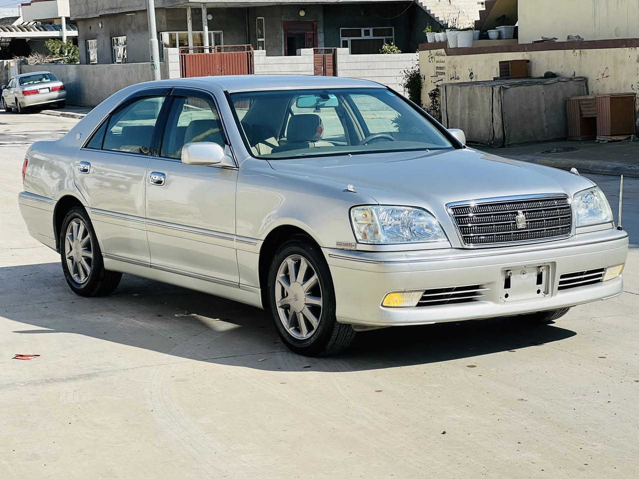 ساق D4گەورە
2003
کریستاڵ 
ناوزەرد
بێ بۆیاخ .
چوار کووشن کارەبا 
***********
***********سەیسایەق
