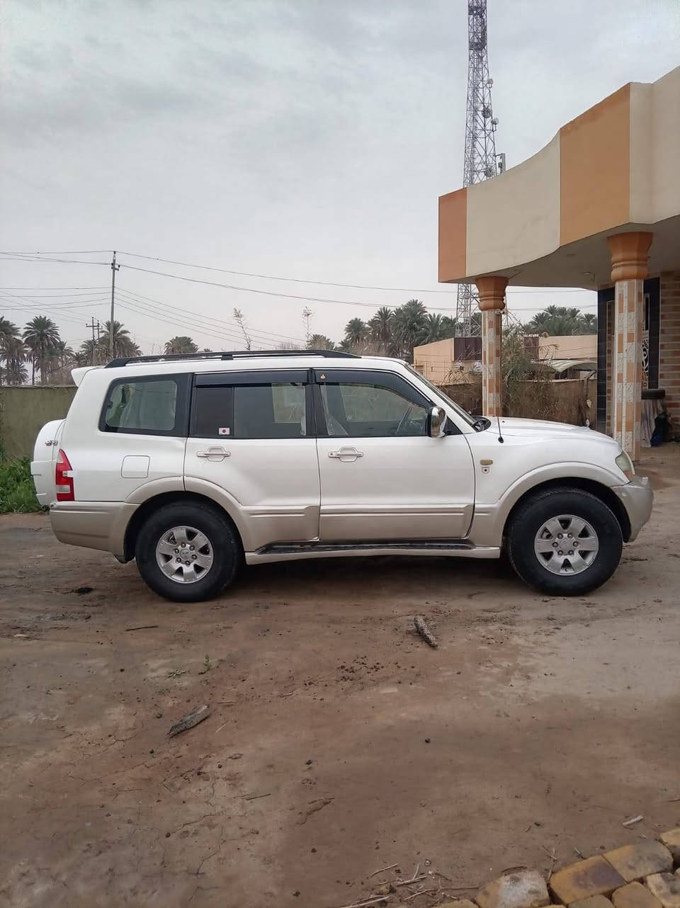 باجيرو ٢٠٠٤ مواصفات سبورت
كفاله عامه من الكلبه والضربه والصبغ
محرك وكير بلادي فور ويل 
رقم أربيل الجديد
تخم تاير وحداديه جديد

*********** وتساب موجود
مكان السيارة /ديوانيه
السعر ٩٠
