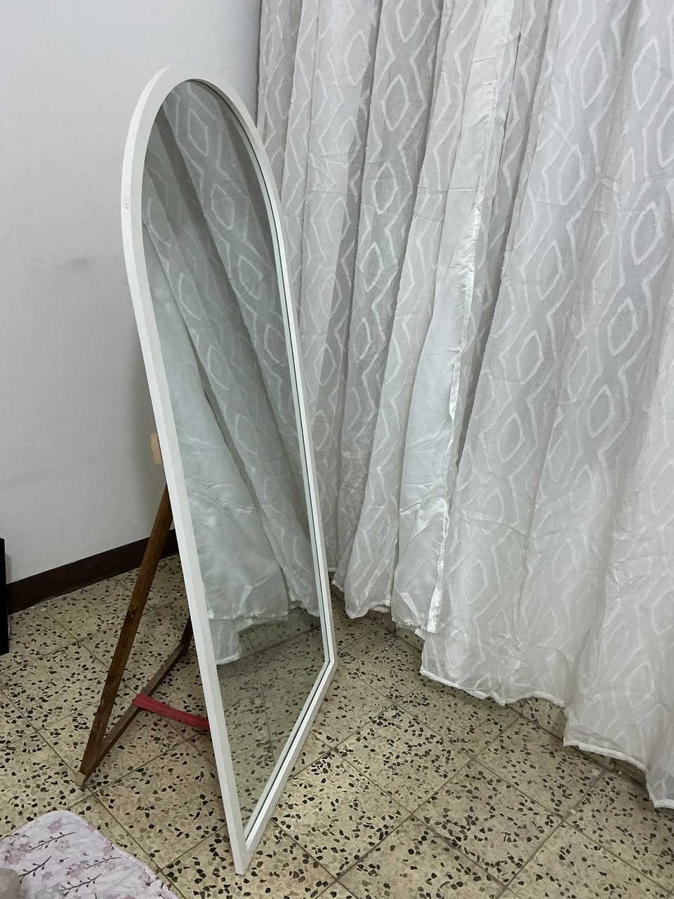 مراية للبيع السعر 45 الف قفل تواصل خاص عنوان شارع فلسطين الرقم *********** واتساب تواصل
