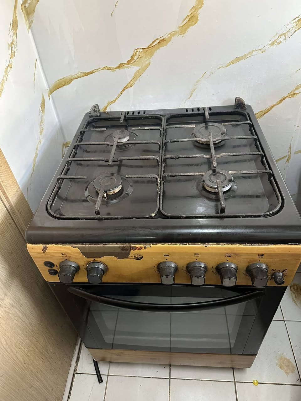 عندي طباخ اافرن جوه شغال الفوك ناصي عيون ثنين يستغلن وثنين ميشتغلن للبيع قيمو اخذو


**إذا كنت صاحب هذا الإعلان وتريد حذفه لأي سبب، رجاءا أرسل رسالة إلى الدعم الفني**