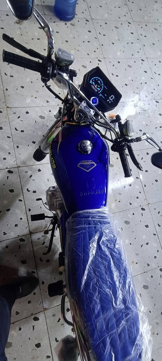 السلام عليكم ورحمة الله وبركاته ....
عندي دراجه سونك مثل ما موضح امامكم دراجه نضيفه خير من الله كفاله عامه أوراق ما مرقمه محرك ما مفتوح نضيفه موديل 2025 رايدها نشالله ب 750 وبيها مجال للطيبين 
مكاني ديوانيه دغارة هذا رقمي 
***********
