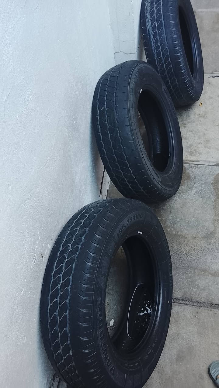 3 تايرات مال هايسه هايكر شيري ستاركس 
قياس R16/195/75 النضافة 80% 
السعر 60 الف كلهن 
مكاني بغداد الحرية حي السلام 
رقمي *********** متوفر واتساب
