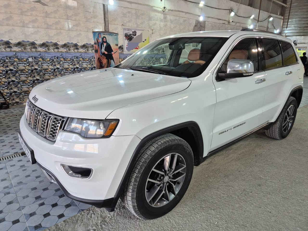 جيب جراند شيروكي 15 مرمز 22 مرقم بغداد مميز بأسمي الحادث جاملغ وبنيد تبديل والجاملغ الثاني صبغ السيارة جديده كلش وجاهزة من كلشي السعر 190
المكان ناصريه 
*********** ناصرية, ذي قار
