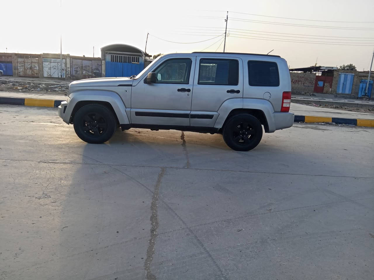 للبيع جيب لبرتي   / مزاد وزارة الداخليه موديل 2010بيه كتاب مزايدة تمشي بيه وين ماتريد سيارة جاهزة گير محرك    اسويلك وكالة ام الباركود  السعر 63  وبيه مجال  المكان ذي قار الرفاعي ***********
