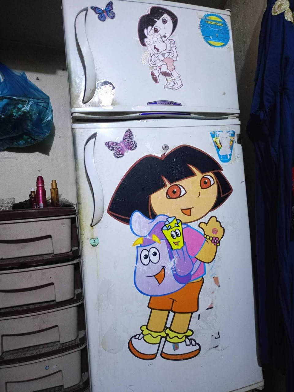 ثلاجه حجم كبير فقط ماطورها مبدل تبريدها ثلج سعره 125 الف وبيه مجال 
كاونتر مطبخ كاونتر نظيف ومرتب السعر 125 الف وبيه مجال 
المكان منطقه العبيدي شارع الجامع 
للاستفسار واتساب فقط 
***********
