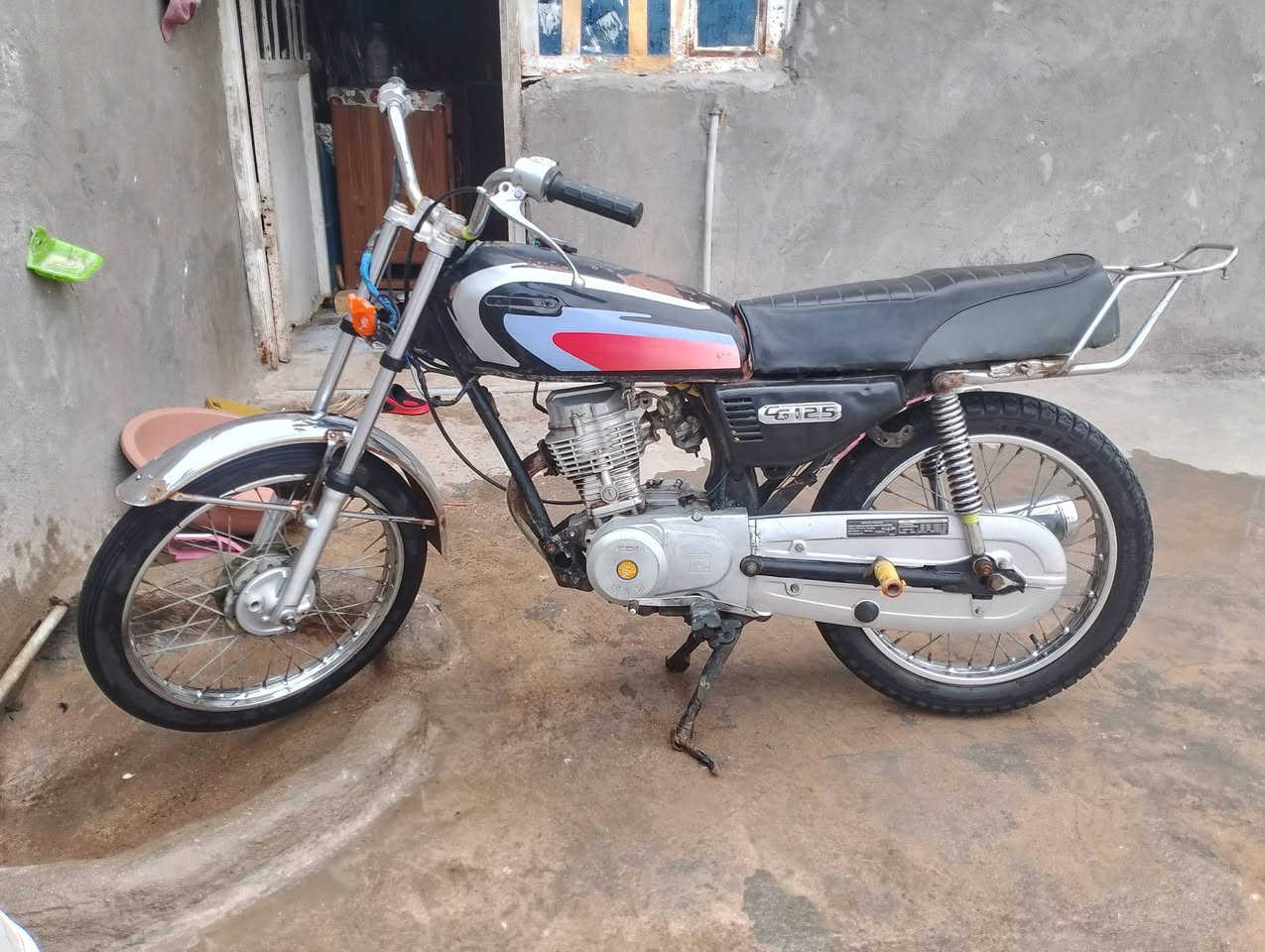 دراجه للبيع محرك انتنس سعر خاص اور قم ***********مكان العماره ابو رمانه
