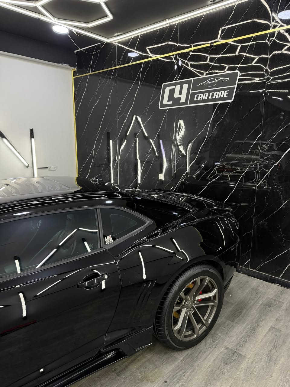 سلام عليكم. كمارو 1Le2SSللبيع
كير عادي فووول مواصفات من غير الاضافات الي عليه 
جاهزه. قطعه وحده صبغ باب اليمنه والجاملغ اليمنه بارد بدون ايرباك السياره   انشاء الله سعره مناسب تفاصيل اكثر اتصل بيه *********** السياره ترفعه جك وتنزل جواه قطره نضوح دهن ما بيه جديده حييل وتعبان عليه وبالعافيه على الي ياخذه مكان السياره بغداد الشيخ عمر السياره مبرمجه داينو وجايبه 560 حصان وطبعا مكينه ls3 وكير TR6060 مكفووول
