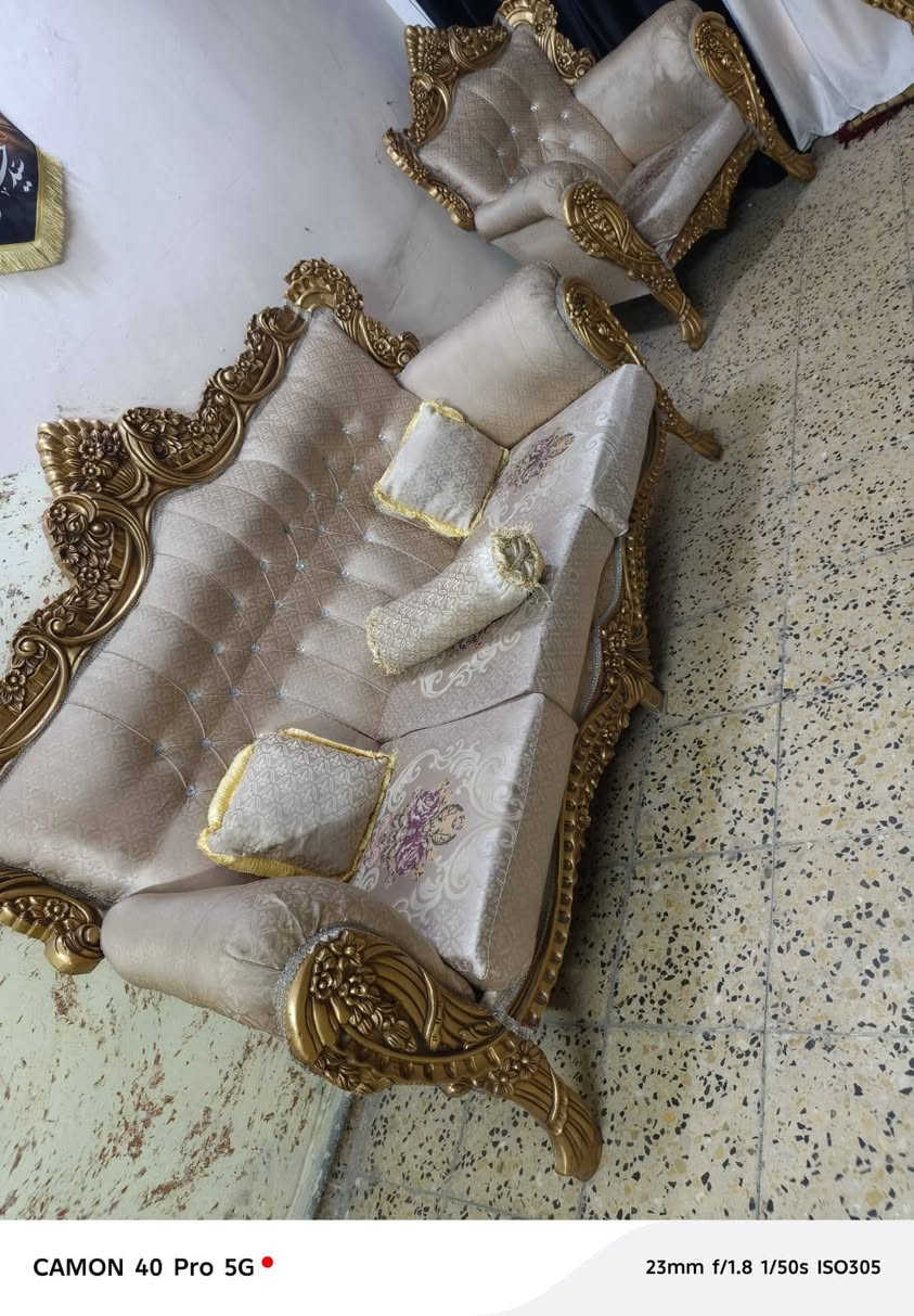 يتوفر غراض للبيع
تخم  ملكي 10 مقاعد
ميز طعام يتكبر ويصغر مع اربع كراسي 
كنتور 2 باب مع ملحق 
كنتور كبير 5 ابواب مع ملحقين 
بوفيه جديدة ما مستعملة 
للتواصل واتساب 
***********
