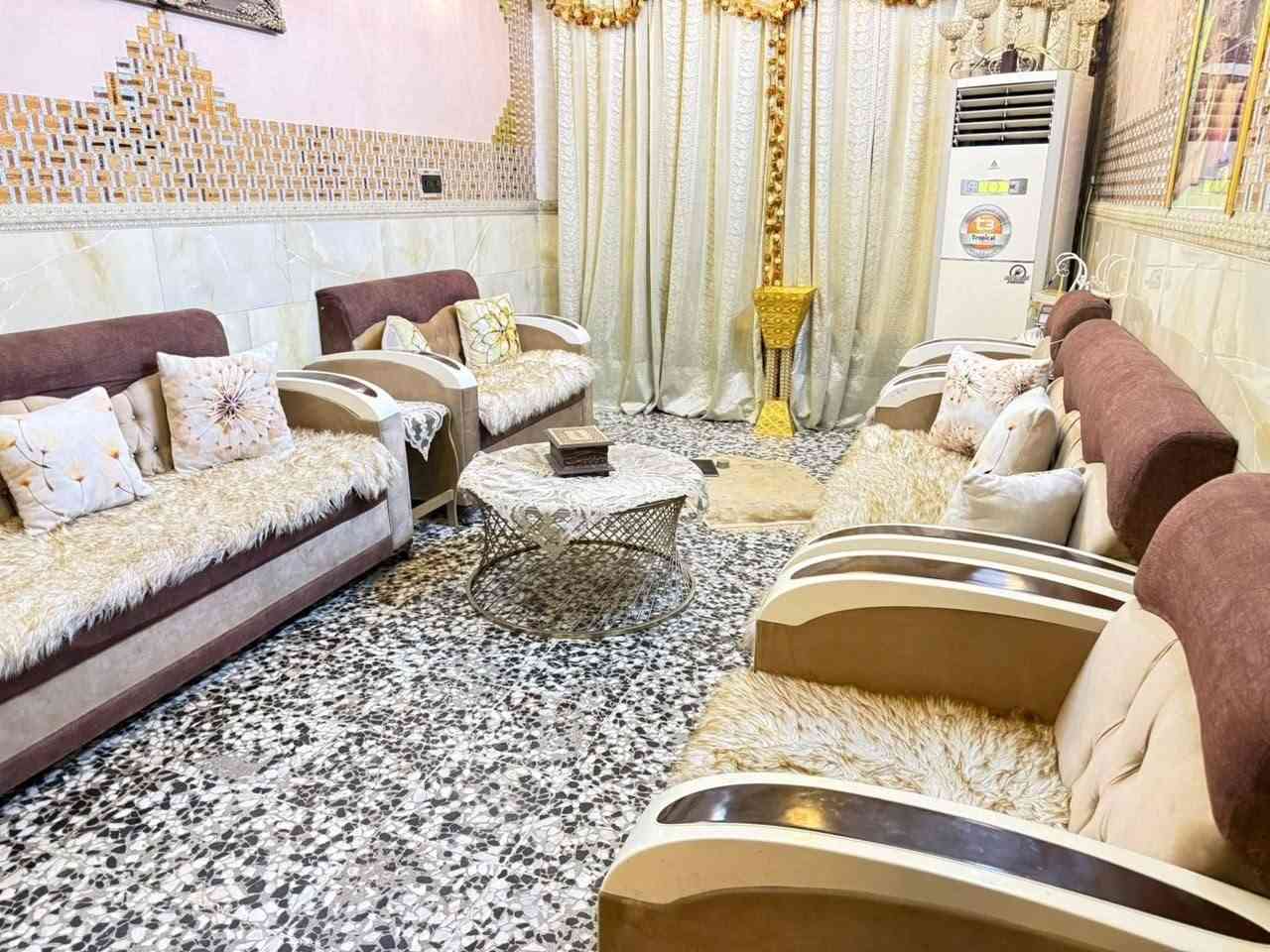 السلام عليكم
تخم نضيف كما موضح نضافة 80٪ 250 وبي مجال


**إذا كنت صاحب هذا الإعلان وتريد حذفه لأي سبب، رجاءا أرسل رسالة إلى الدعم الفني**