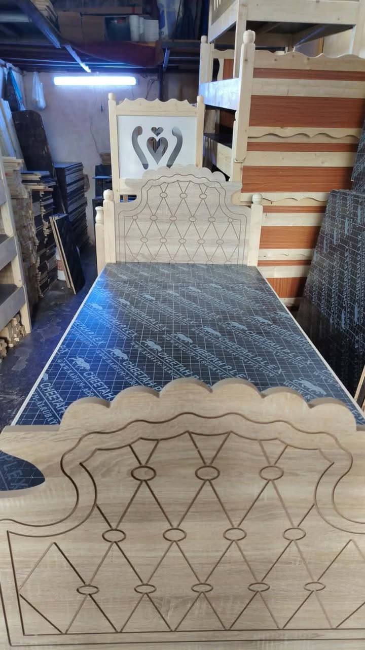 وصول سرير نفر واحد خشب عراقي درجه اولى دوشمة و بدون دوشمة بجميع الوان مختلف 
مجمع السيد عمارللاثاث المنزلي
 ألعنوان تكريت مجاور المحكمة القديمة وكاتب عدل للأستفسار  ***********
