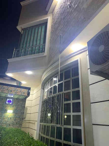 السلام عليكم بيت طابقين ركن  للبيع

منطقة الزراعه قرب بيت المحافظ  
المساحة ٣٢٠  متر
شارع ١٥ متر
السعر ٤٢٥ مليون قابل للتفاوض 
طابو صرف

كلدور  استقبال ٥*٩ وصاله وغرف نوم ٢ ومطبخ حار بارد وحمام الأرضية مرمر الطابق الثاني ٣ غرف نوم وصاله وحمام 

للمزيد من التفاصيل
 يمكنكم زيارة مكتبنا مكتب العين العقار ع شارع 40 مدخل الصوفيه الثانية 
او الاتصال على الارقام التاليه 
***********
***********
***********
