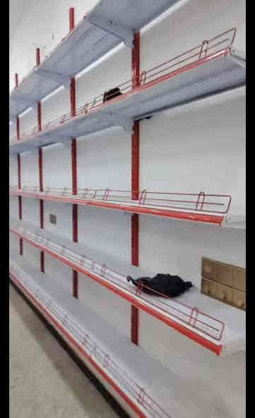 رفوف جداري وسفينه وسطيه للبيع مكان بغداد الشراي يتصل ***********ويوجد توصيل
