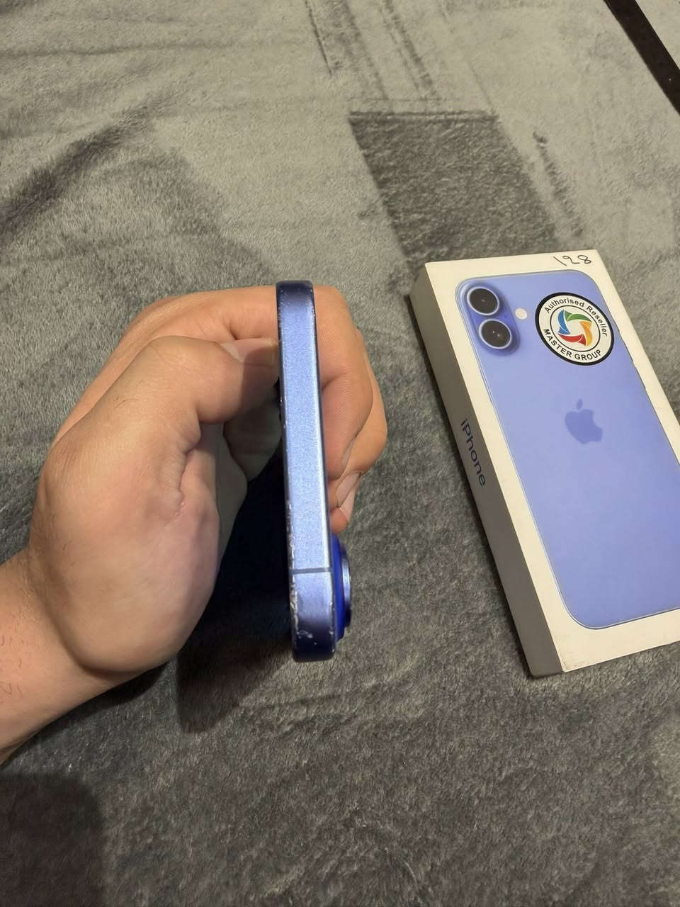 السلام عليكم iphone16 plus 128G الجهاز ماستر ممفتوح السعر 800,000 بغداد حي العدل ***********
