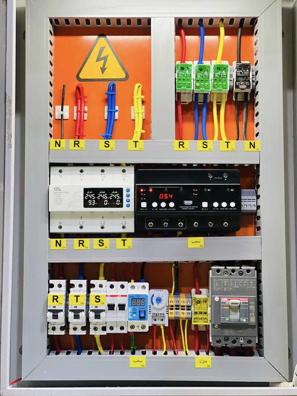 احد اعمالنه تقفيل منزل مساحه 200 المواد المستخدمه اسلاك الفنار سويجات توسان بدي روذر جهاز الحمايه شركه المحور الذهبيه القواطع Mcb و rccb من شركه ABb جهاز التحويل من شركه توسان 
نبدي وياك من الصفر☺️

وننتهي وياك عند التشغيل😎

#خدمات كريم الزيدي ...فريق متخصص بالتأسيسات الكهربائية 

نقدم لك الاتي:

1️⃣ مخطط كهرباء مناسب لخريطة البناء وبما  يتيح ان تكون هناك اريحية في مجال توزيع النقاط

2️⃣(اهم خطوة )خبرة في مجال نشر خريطو كهرباء السقف 

3️⃣ نتكفل بتمديد عبارات السبالت،المفرغات و الصاروخيات، الانترنت الكاميرات، وشبكة الستلايت

4️⃣ تسقيط خريطة الكهرباء باشراف كادر مختص 

5️⃣ في مرحلة النزالات نقدم لك خدمة حفر الجدران باستخدام الكوسرة  والوزن باستخدام جهاز ليزر

6️⃣ ربط نهايات الاسلاك ب وصلات ربط(بوتلس)

7️⃣ واللي يعرفنه ..الحمد لله انقدم استشارات كهربائية و نصائح صحيحة و مجانا 

للطلب والاستفسار 
***********☎️

#ذي قار  ناصريه

