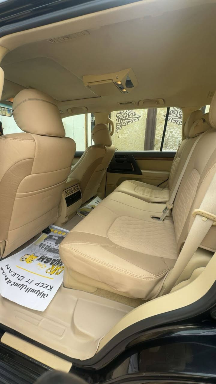 سلام عليكم لاندكروز موديل 2017 ماشيه 134بريم اصلي ام difdi فول مواصفات عنواني بغداد رقم ***********
