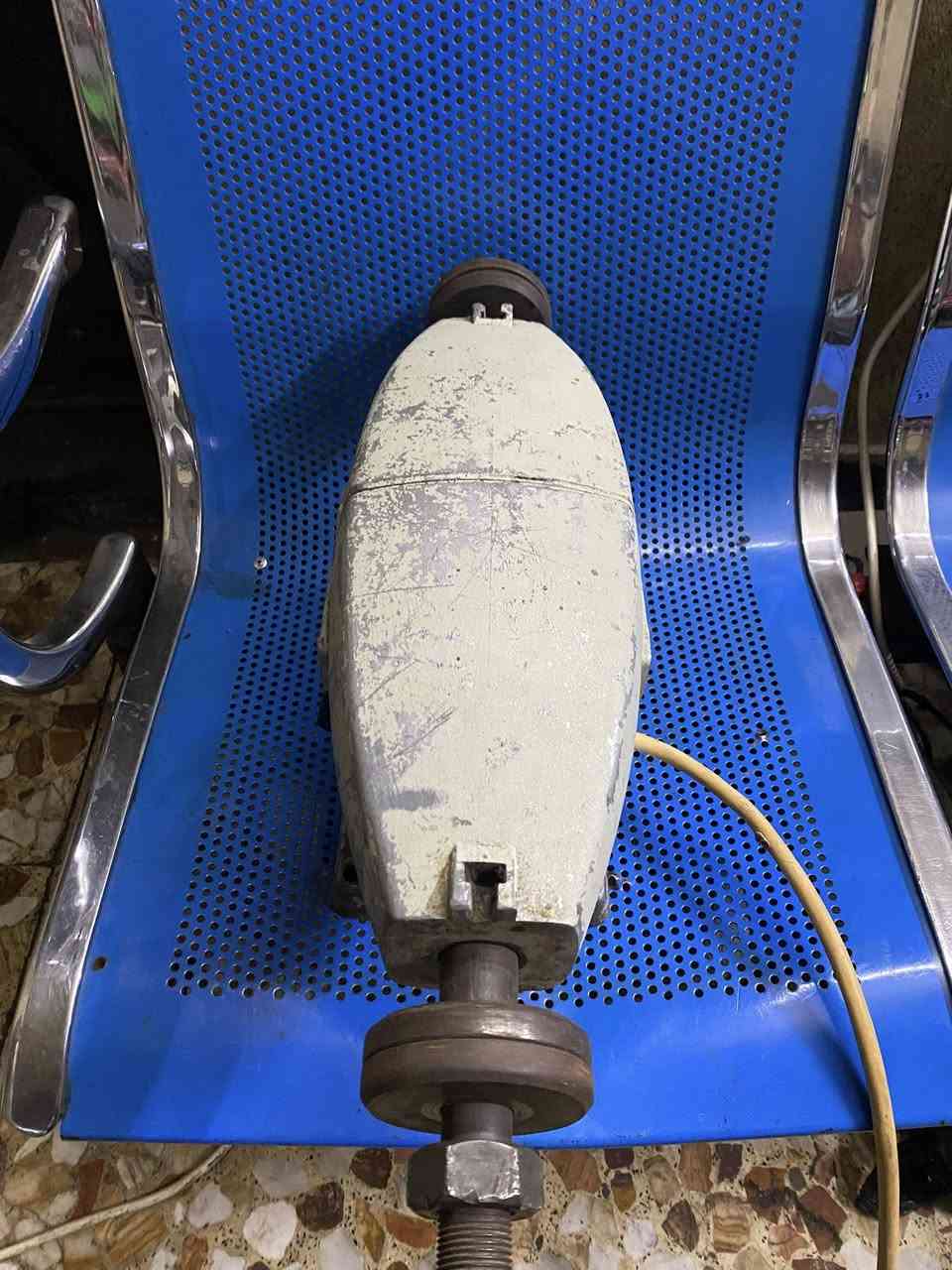 السلام عليكم كوسره للبيع نوع فيمي ايطالي قديم مال سبعينات 3 فيز وذا تريد اشدلها كنديسر اصير سنكل فيز كوسره جبيره صناعيه طولها 60 سانتيم اوشفتها جبار براغيهامال حجر قياس 32 ابد ماداخله تصليح على البلاد مكاني البلديات سعرها 400 الف ***********
