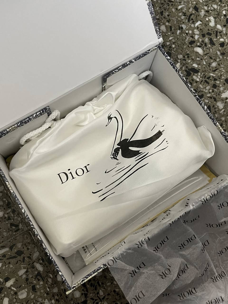 حقيبة نسائية ماركة ختومات وكرتات غير مستخدم السعر 65 مع التوصيل


**إذا كنت صاحب هذا الإعلان وتريد حذفه لأي سبب، رجاءا أرسل رسالة إلى الدعم الفني**