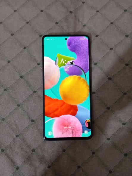سامسونك كلكسي A51 
الجهاز نضيف كلش ما داخل تصليح 
ويا كارتونه وكفره مال شركه 
ذاكرته 128 العشوائيه 6
السعر 110وبي مجال كلش قيل حك الجيه 
مكاني بغداد البياع حي التراث 
رقمي ***********

