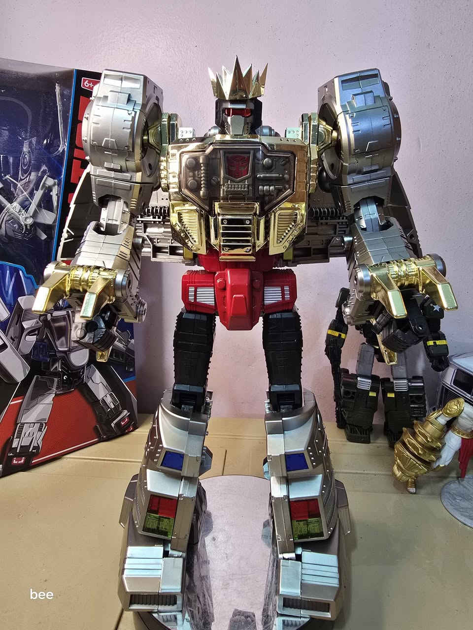 شلونكم عيوني 🤩
متوفر للبيع 
من شخصيات المتحولون 
شخصية غريم لوك
الجيل الأول 
طبعا قطعه عملاقه وتفاصيل دقيقة 
تحول كامل من الروبوت إلى الديناصور 
كامل الملحقات 
قياس ٣٠ سم
للاستفسار خاص لطفا 
توجد خدمه توصيل لكافة مناطق العراق


**إذا كنت صاحب هذا الإعلان وتريد حذفه لأي سبب، رجاءا أرسل رسالة إلى الدعم الفني**