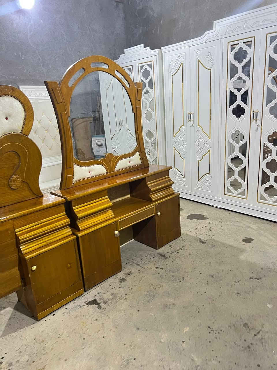غرفه نجاره صاج تزكام نجاره صاج مستخدمه نظيفه السعر ٨٠٠ العنوان الحله ***********
