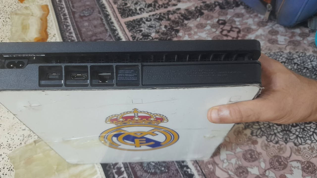 بلي 4 سلم ــ (جان مهگر ونضام 11) وحدثوه لجهال بالخطا
 وحاليا نضام 13.04 
ويدات نضيفات وكامل لملحقات
للبيع ب225 رايده 
وقفل ب200 بدون عملة
اذا شراي راسلني ع واتساب
وتعال اخده عنواني بغداد الحسينية 
ورقمي *********** واتساب
