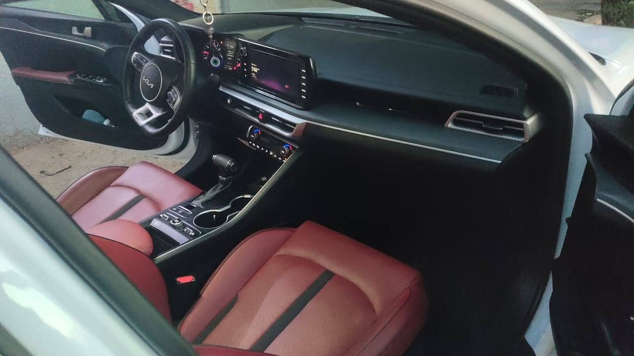 السلام عليكم K5موديل 2023امريكي حادثها قبق صندوق مبدل بخليجي جيتي لاين دفع رباعي ماشية 22الف مايل سياره جديدة استخدام قليل اني استوردتها على ايدي مكانها بغداد الشعلة ***********
