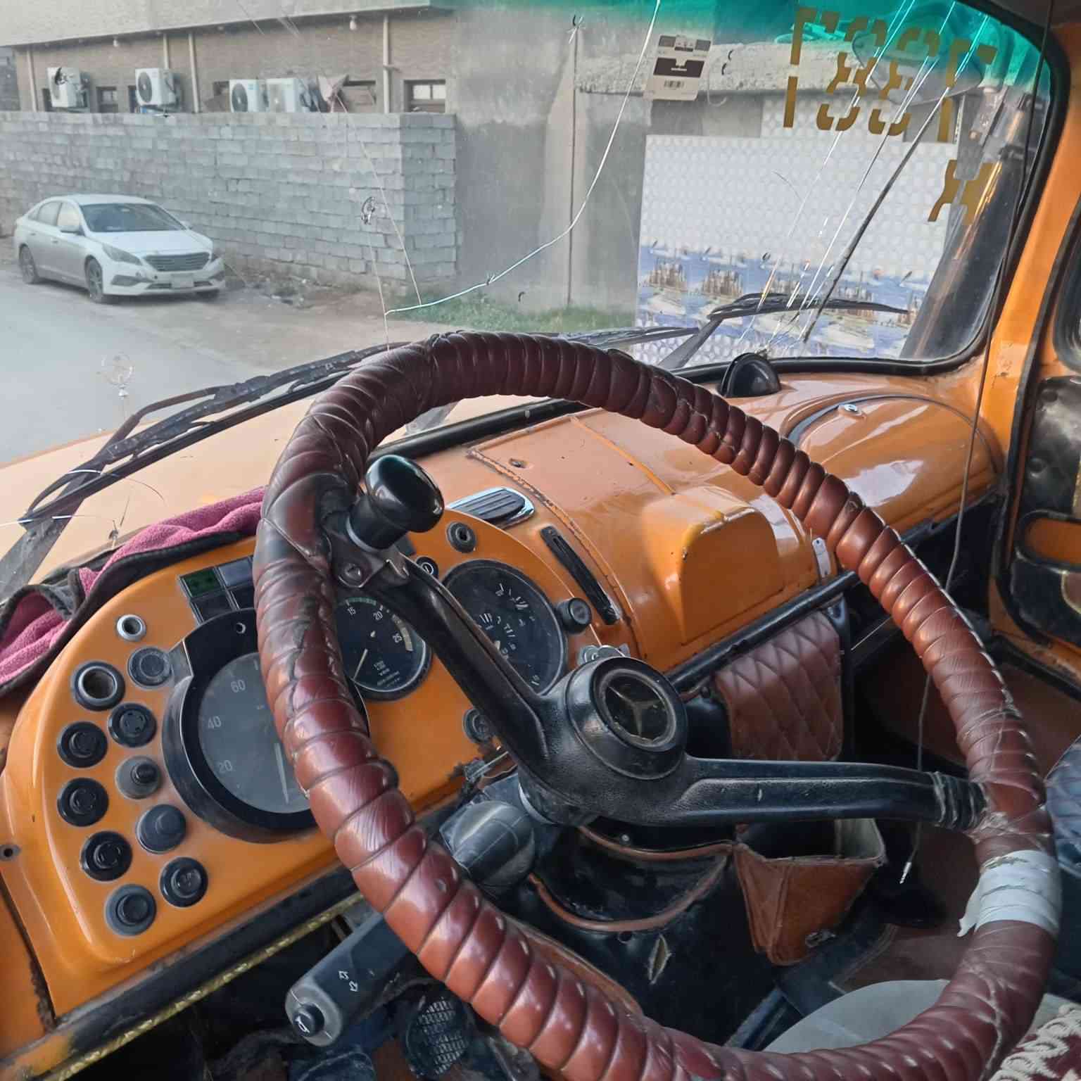 اقجم موديل ٩٢ رقم واسط سيارة جديدة بلاديه محرك خام تخم تاير جاهزه عل شغل بدون صبغ بس تبخير العنوان بغداد تاجي اني مكلف بل نشر الاتصال *********** /***********
