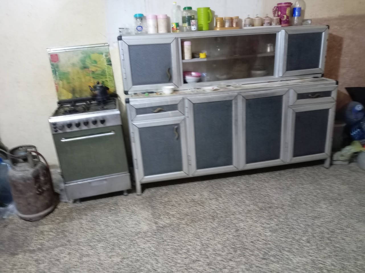 ألسلام عليكم اغراض للبيع الجاد يدخل خاص المكان السيديه ***********
