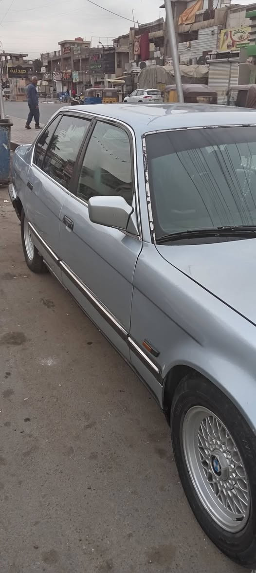 سيارة بي ام دبليو موديل ٩٣ للبيع السعر ٥٠ ورقة وبيه مجال المكان مدينة الصدر الاتصال *********** صاحبها الشرعي في كربلاء ورقمها كربلاء
