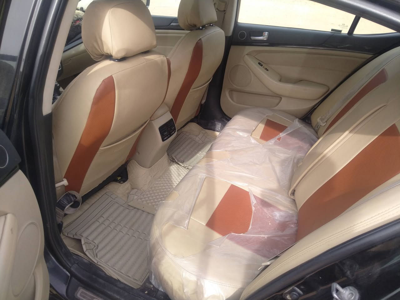 السلام عليكم     للبيع او المراوس حسب القناعه كيا كتدنزا موديل 2014
رقم بغداد تحويل مباشر 
وارد امريكي بيها 3 قطع صبغ 
محرك 6  كير اوتماتيك  
السياره فول مواصفات 
بنوراما 
بصمه تشغيل 
بصمه ابواب 
كشنات جلد كهرباء 
برده خلفيه كهرباء 
تحكمات ستيرآ 
شااشه كامره 
حساسات 
شفتات بالسترآ
انضمه قياده 
اشاير بالمري 
اشاير ترحيب 
تبريد قطعتيت 
مري كهرباء 
ويل كب تخم تاير 
العنوان الرمادي الصوفيه للاستفسار الخاص مفتوح 
هاتف ***********
