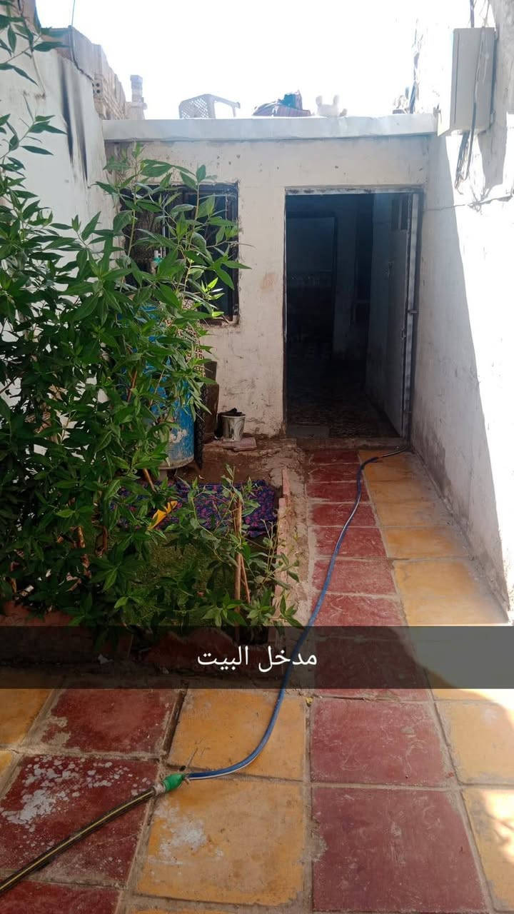 السلام عليكم بيت تجاوز البيع بالبنوك شارع الفتلاوي مجمع الزهراء عليها السلام غرفتين وصالة الغرفتين عكاده بس الصاله ومطبخ سندويتش مغلف بسقف ثانوي السعر ب ٢٥ وبي مجال مي كهرباء مجاري كله اصولي مدارس ***********
