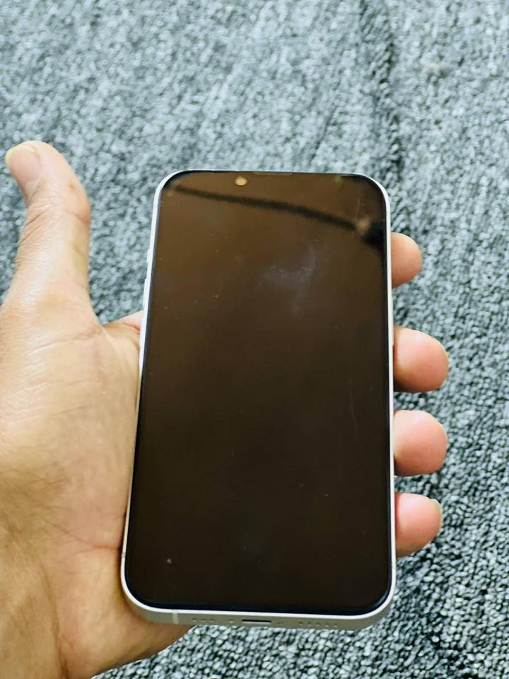 السلام عليكم ايفون 13 عادي جهاز مبدل شاشه تفصيخ مال جهاز ثاني اصليه الشاشه كفاله بطاريته ٧٧ بلاديه نضافه جهاز ١٠٠٪؜ بجيس  السعر 325 الف بس  شراي يتصل خاص ماكو. ***********
