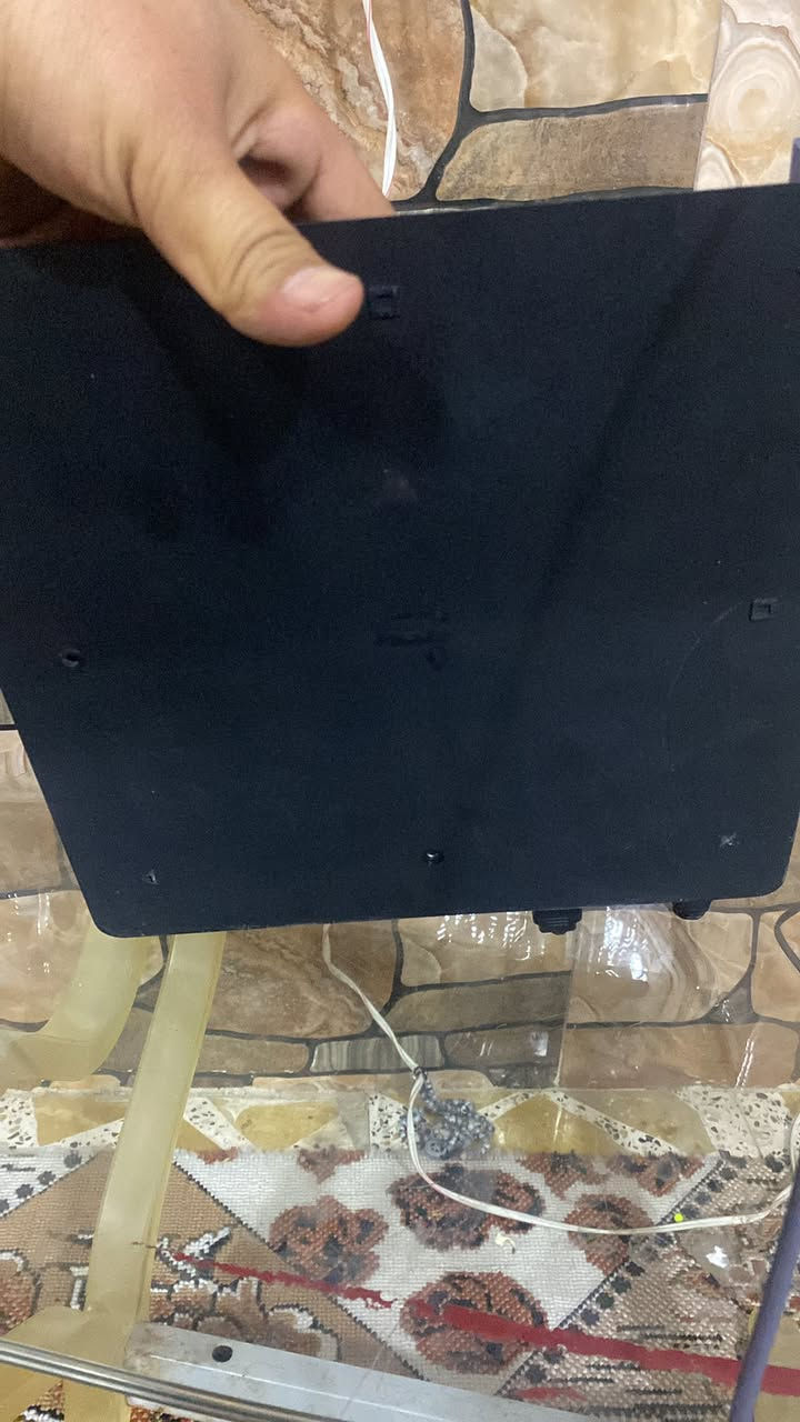 بلي فور 4  للبيع جهاز نضيف ويا يدات ثنين وياه حساب بيه ٦٣ لعبه شراي يتصل ***********

