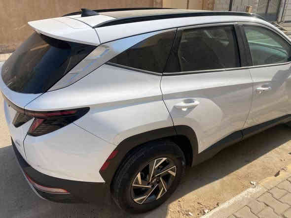 هونداي توسان ✔️
موديل 2023 
فقط باب خلفي عكس السايق مبدل نفس نفس الون 
فول موصفات تننه فول بانوراما كشنات جلد السياره جدا نضيفه مثل ما موضح بل صوره مكان السياره الانبار هيت  للاستفسار اكثر ***********
سعر السياره 195ورقه 💲
