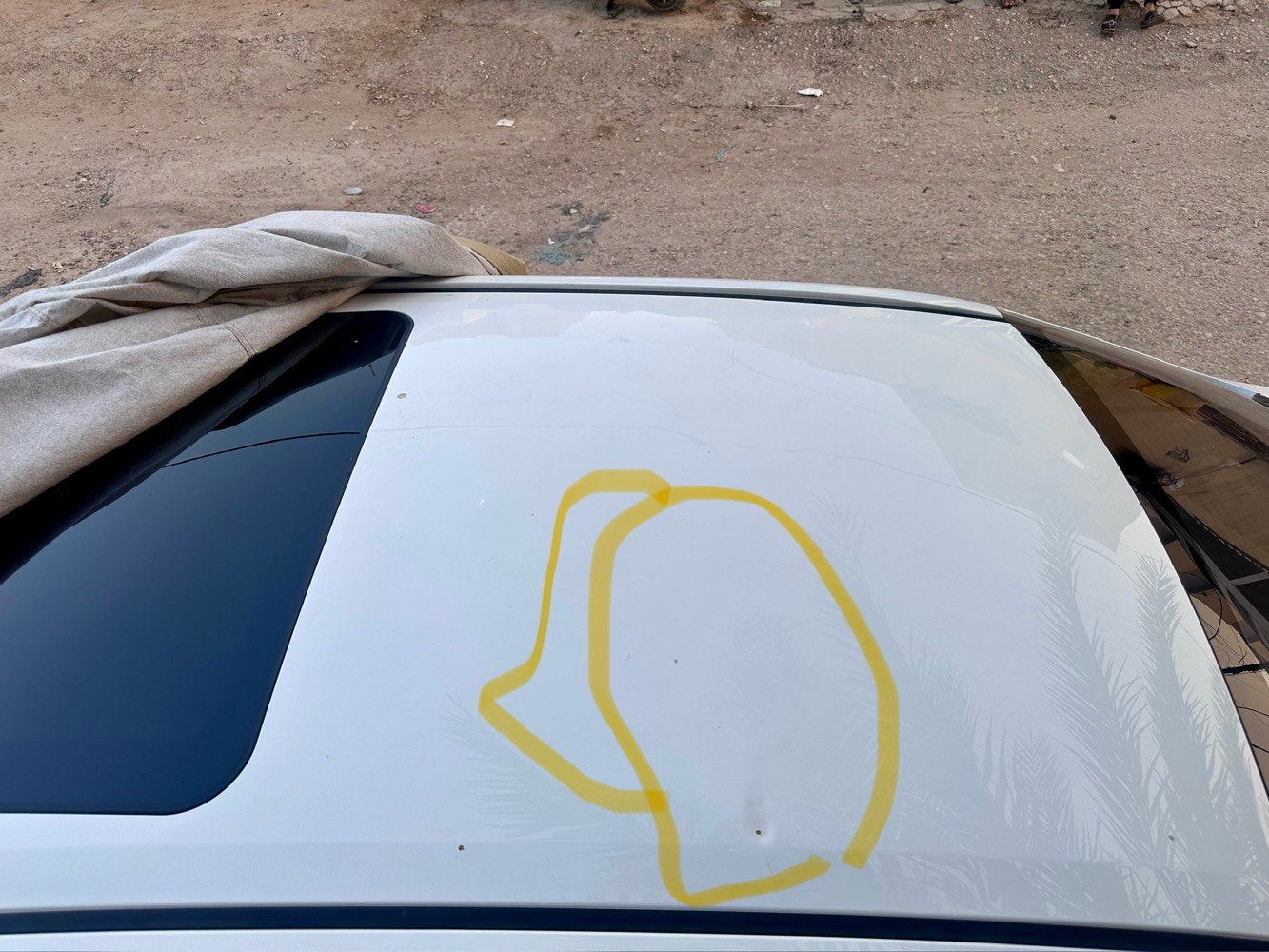 كورلا موديل 24 
ماشية 37 
فول مواصفات 
بيها بارد بالقمارة وبارد بباب خلف الصدر موضح بالصور 
***********