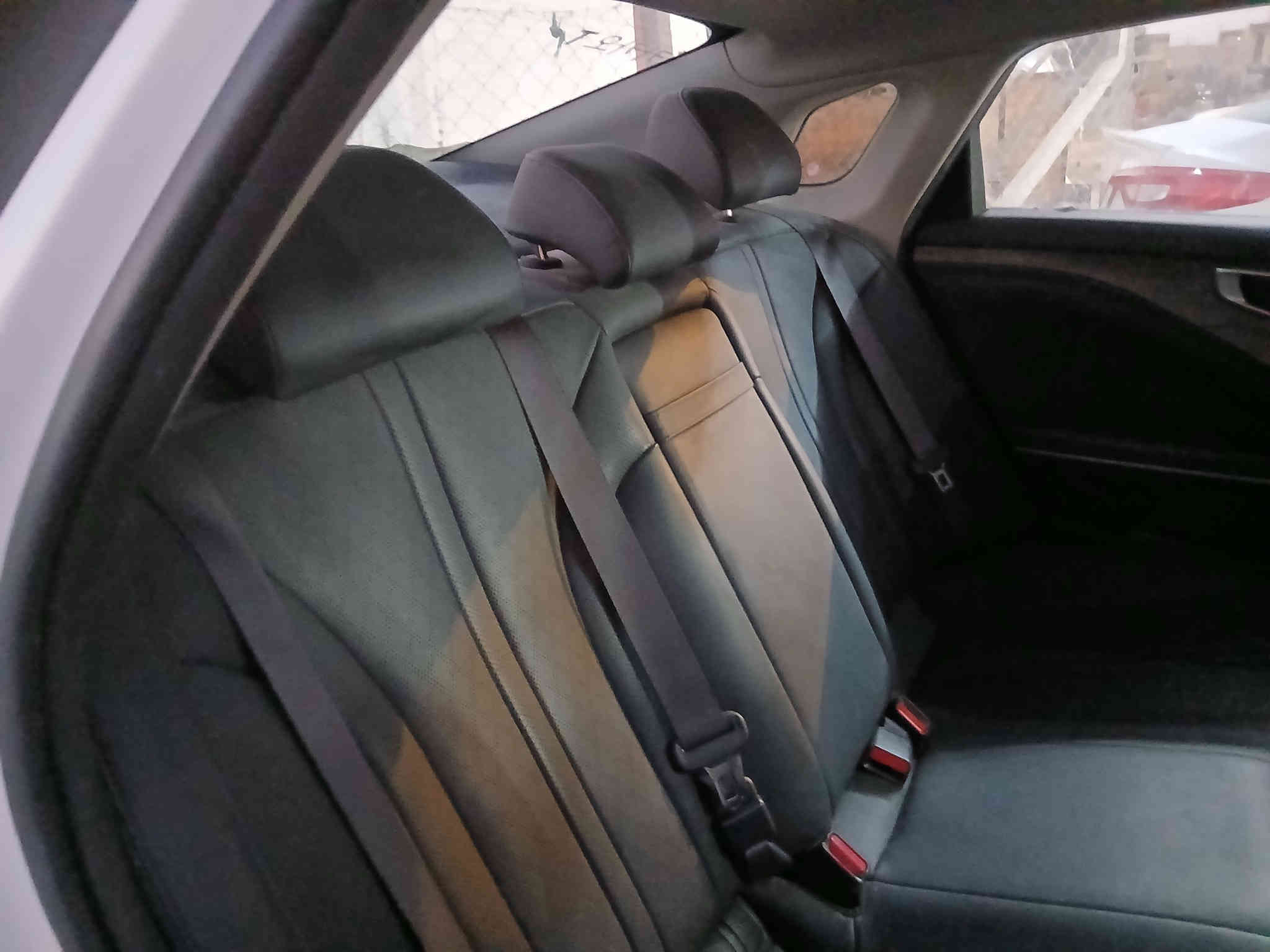 K8  وارد كوري 
موديل ٢٤ مرقم بس  بعد ما مستلم الوحات 
وما مسجله عله خط لحد الان 
بيه قطعه وحده فقط جاملغ الامامي
السعر 2015  ........***********
