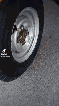 السلام عليكم  تكتك للبيع موديل 22 شهر ال11 كفالة عامة ما عدا شخوط موضحة بالصورة باسمي تحويل ثاني يوم رقم بغداد  تراي مال زيرو مال بيت والله  دهن درجة اولى تبديلة ب20 الف يشهد الله  تخم تاريات جديد مكاني الدورة حي المعلمين  ب9500 وبيها مجال ***********
