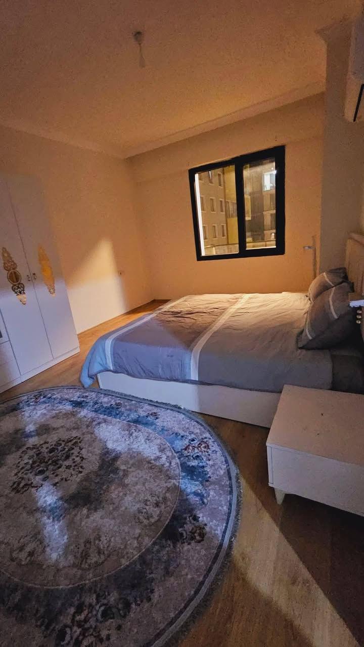 شقه مؤثثه للايجار في مجمع لالاف ستي فيو غرفه وصاله كامل خدمات طابق ٣ واجهه داخليه مجمع كامل الخدمات كهرباء ماء و سوبر ماركت وكافي وجم وبارك ومكان مميز على شارع ١٢٠ قرب هولير نوى تبعد عن مجدي مول دقيقتين
السعر ٤٠٠ دولار 
للاستفسار الاتصال ***********
