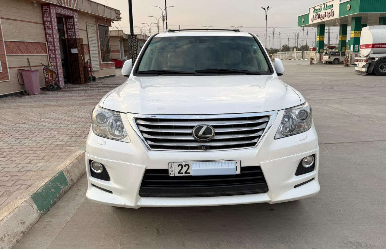لكزس LX 570 S Sport
موديل 2011 ماشية 144km
رقم اربيل باسمي هزه وسنوية جديدة 
فول موصفات 1/1 
كير محرك مامفتوح 
حدادية جديدة 
مكفوله من الصبغ والتبديل
فقط بارد بسيط باب السايق و خشم الجاملغ 
سونار موجود 
السعر 370$ وبيها مجال
***********

