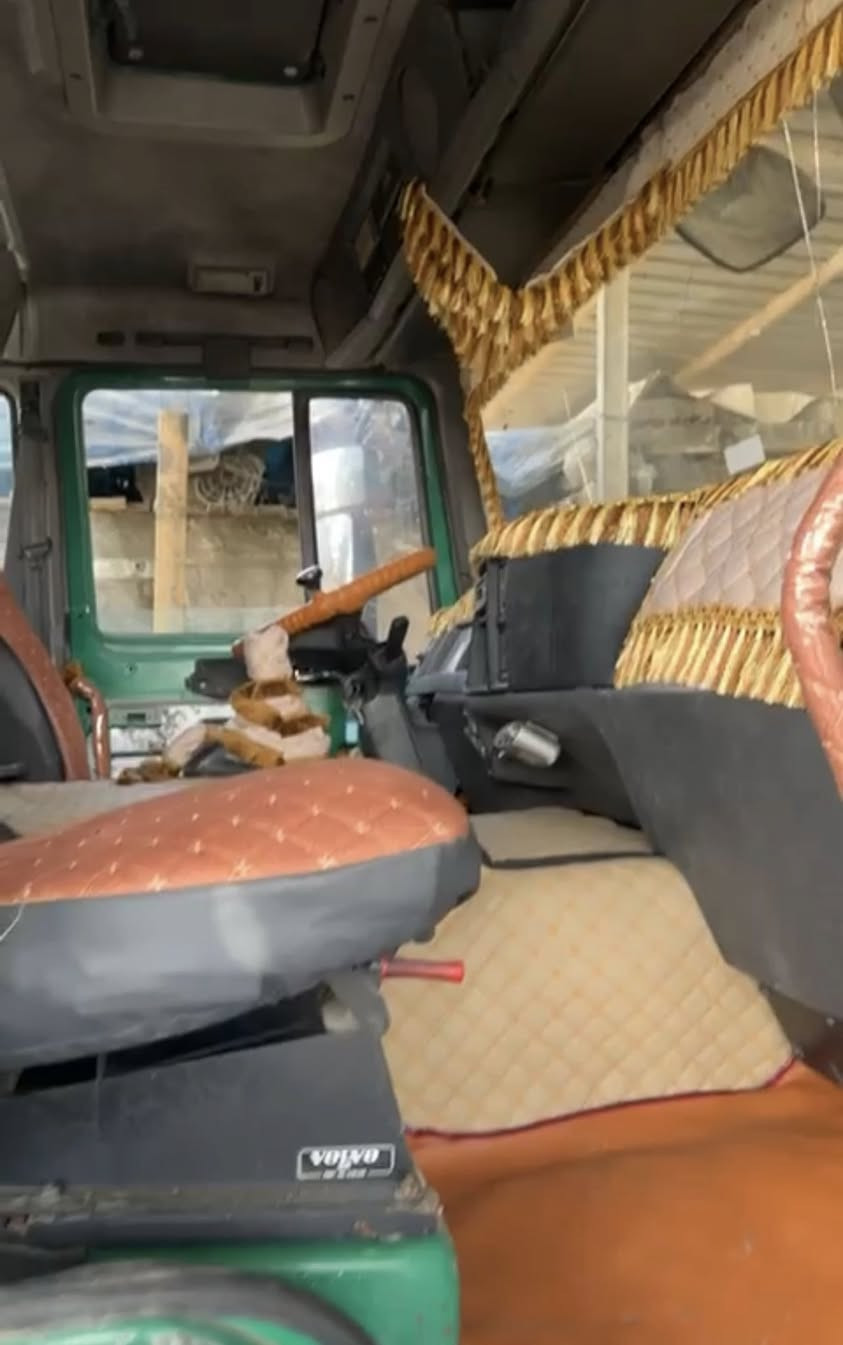 سلام عليكم ورحمة وبركاته عل بركة الله 
فالفو تنكر موديل 2005 حجم 220 مير عادي مكينه 6 بم نوزل 
تانكي حداديه جديد ٢٠٢٥ سنوي جديد و رقم جديد 
كير محرك مكفول سياره جاهز ل عمل موجود في معرض شمس كركوك 
***********
***********
0783176231
مكان معرض مفرق شوان مقابيل كبان اربيل كركوك
