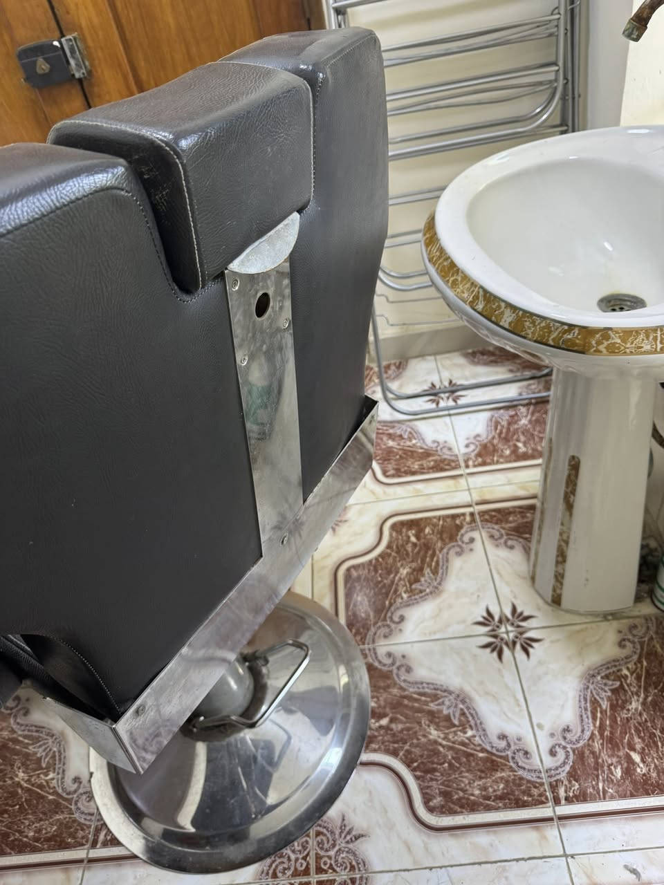 السلام عليكم ورحمة الله وبركاته
كرسي حلاقة مستعمل للبيع 
نظافته عالية يشهد الله 
الجك مالته شغال وما بي شي 
مكاني بغداد ابو غريب 
رايده ب 200 الف وبي مجال


**إذا كنت صاحب هذا الإعلان وتريد حذفه لأي سبب، رجاءا أرسل رسالة إلى الدعم الفني**