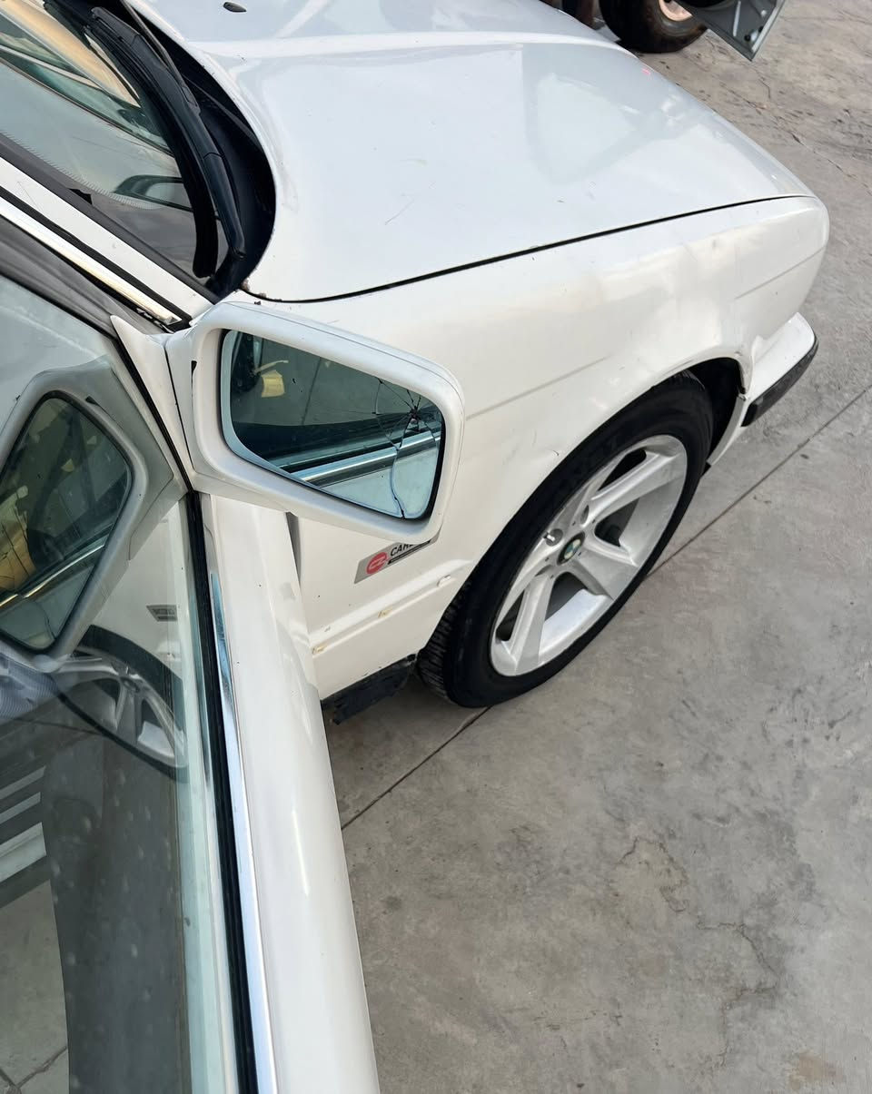 السلام عليكم 
للبيع BMW  اصل 520 
مبدله محرك 25 صقر 2003 دبل فانوس ضفيره وعقل كامل جدد.  كهربائيات كلها شغاله 
 كير عادي. سياره بدون اي حادث وبدون اي صبغ  رقم فحص بغداد  ب اسم خالي
ويل هامان 17 المرغوب  
السعر 28 وبيها مجال قليل 
للاستفسار ‭0782 351 4235‬
