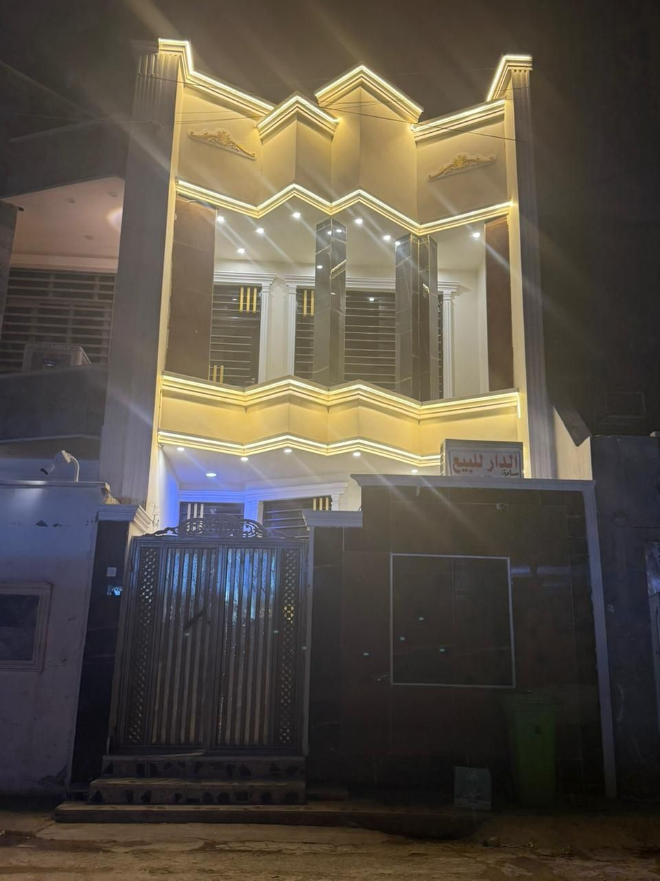 السلام عليكم من رخصه الأدمن المحترم
دار للبيع 
المساحة ١١٠ متر 
العنوان / بغداد البلديات / شارع المصرف / خلف المصرف قرب الطابو والمدارس 
طابو زراعي وكالة سند ٢٥ 
الواجهة 5 متر × النزال ٢٢ متر 
 يحتوي المنزل على 👇
غرفة استقبال ضيوف/
٤  غرف نوم 
٢ صالة للعائلة
مطبخ 
صحيات خارجية وداخلية عدد ٣
للتواصل على / واتساب
***********
