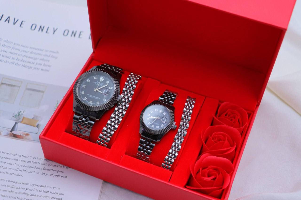 بوكس نسائي رجالي يتكون من ساعة وسوار كلش مرتب سعر البوكس 20 الف ومتوفر خدمة توصيل  ***********
